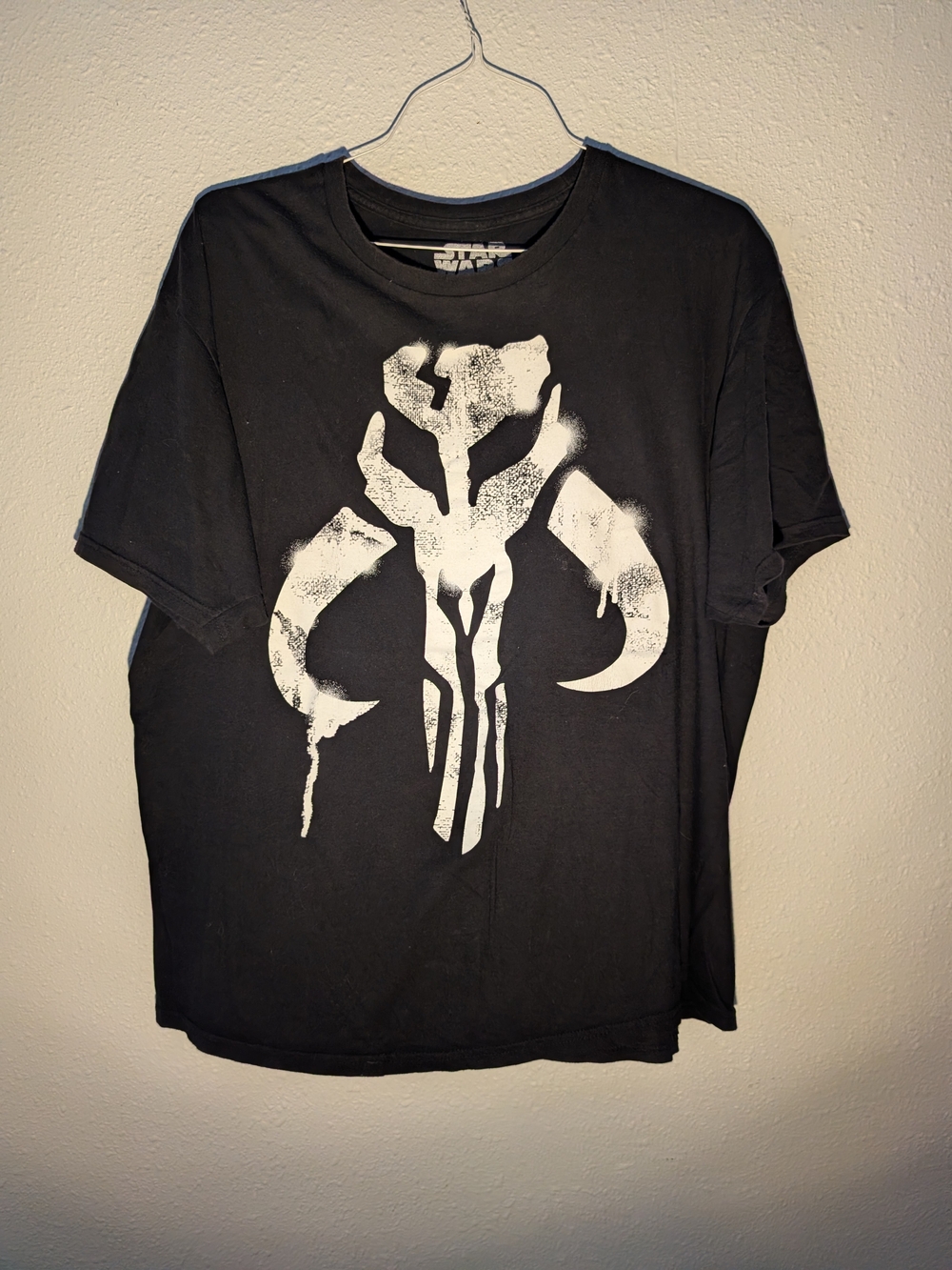 Star Wars Black Graphic Tee with White Mythosaur Emblem Women's XL